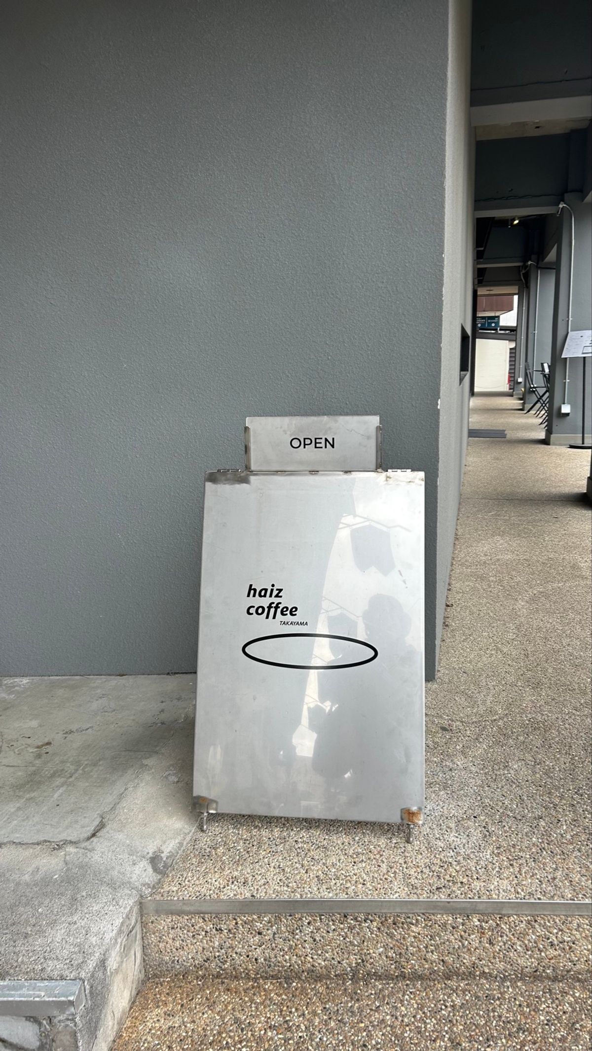 そのあとは、川沿いのカフェへ☕✧
1時間貸切で読書したの📖