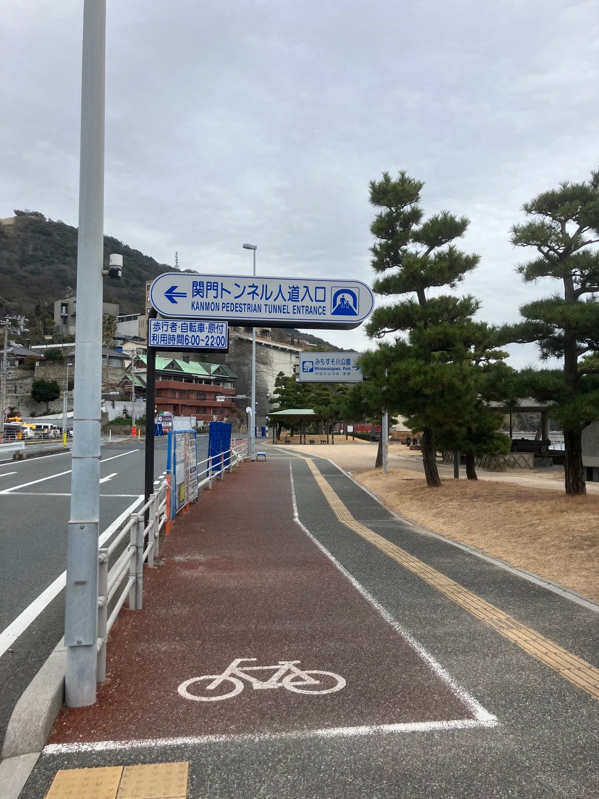 歩いて海峡横断。
去年話題のあの映画のような雰囲気w