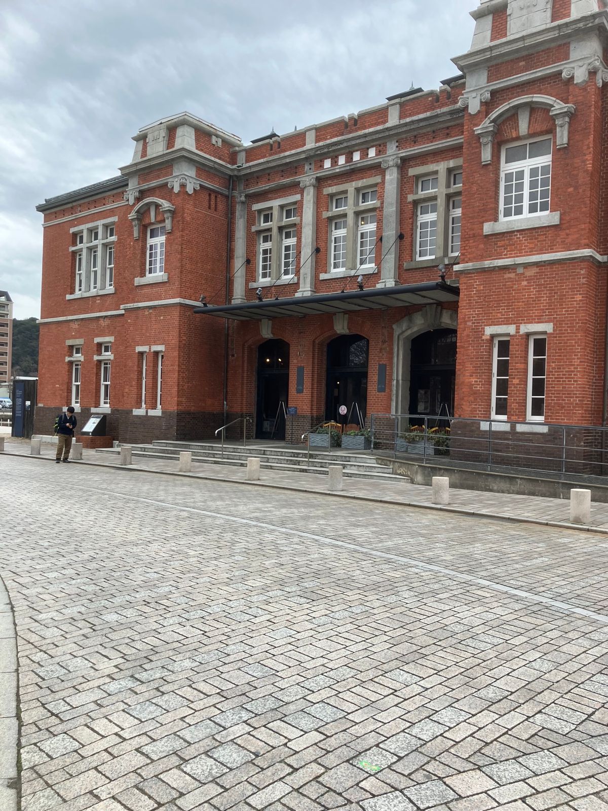 再び門司港へ。
バナナの叩き売りの発祥の地らしい
建物は大正ロマン？溢れる...