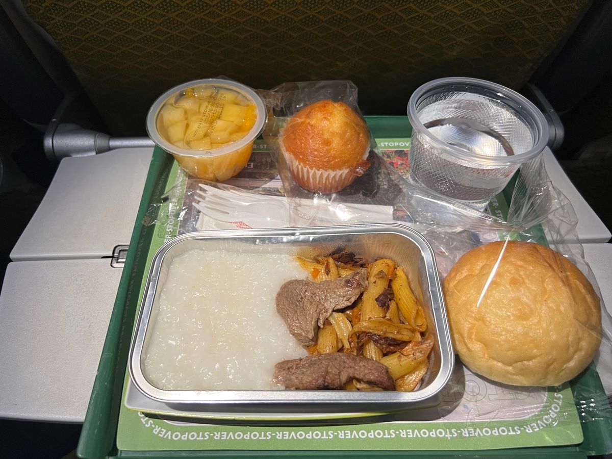 エチオピア航空エコノミークラス
3席空いていて眠れました
後方座席が良いですよ