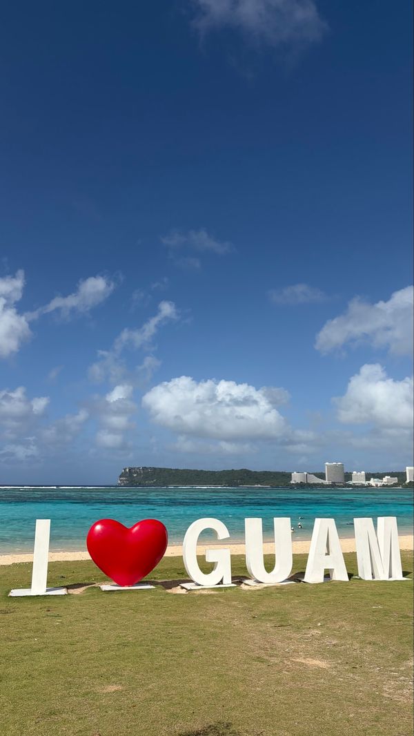 グアム「グアム」の写真：1イーパオビーチ
2チャモロビレッジ　ナ...