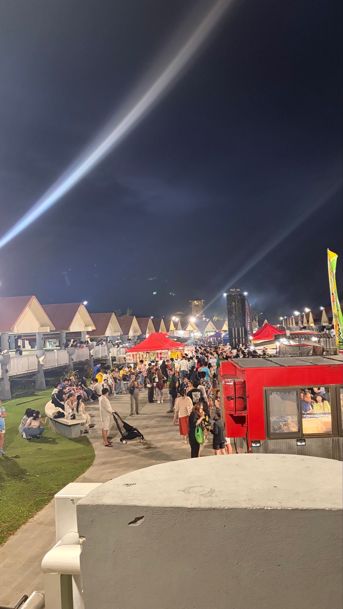 1イーパオビーチ
2チャモロビレッジ　ナイトマーケット
3.4グアム博物館
