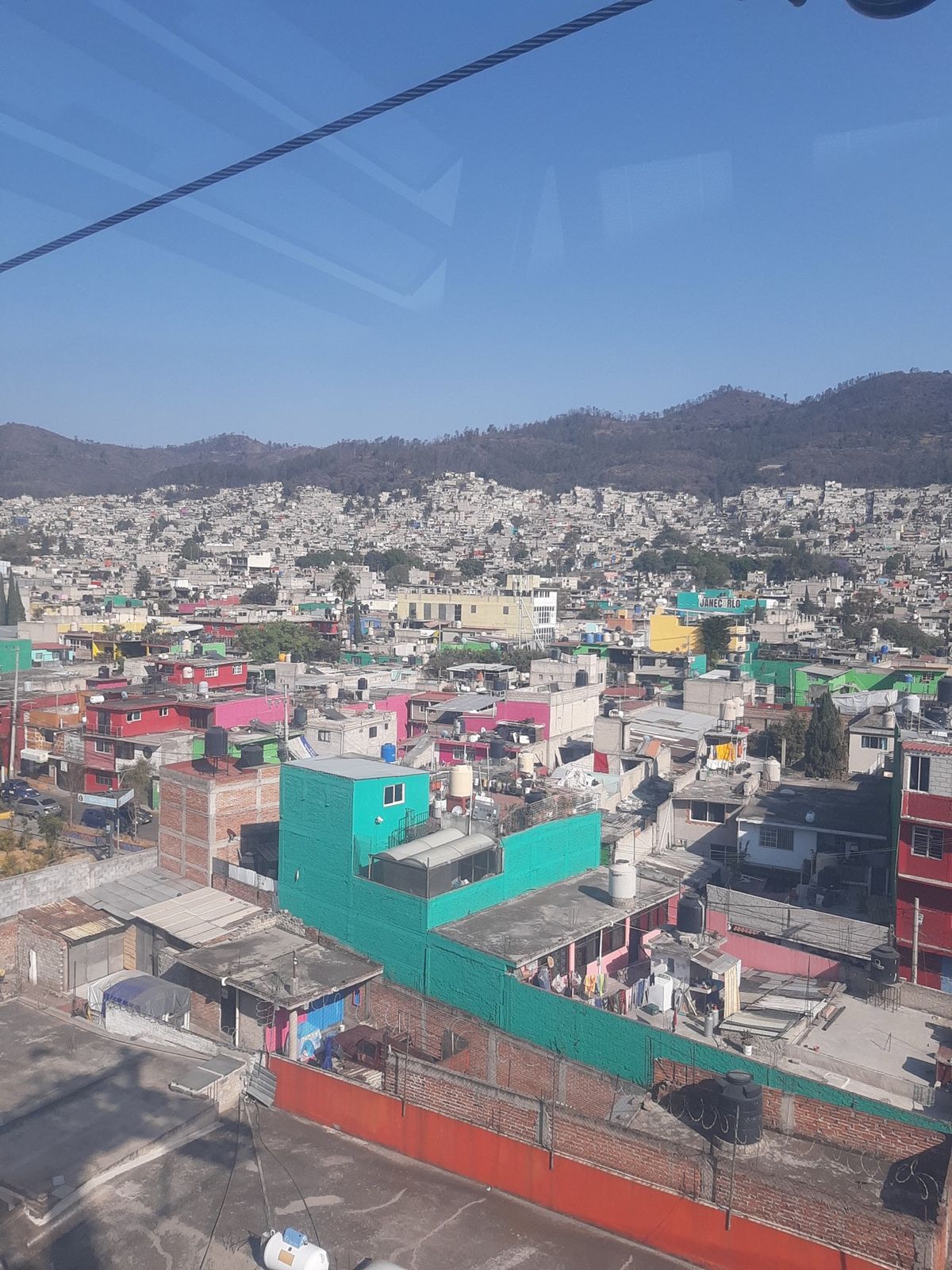 日本の山間部と異なっているのは、農業・林業地帯がほとんど見受けられないこと...