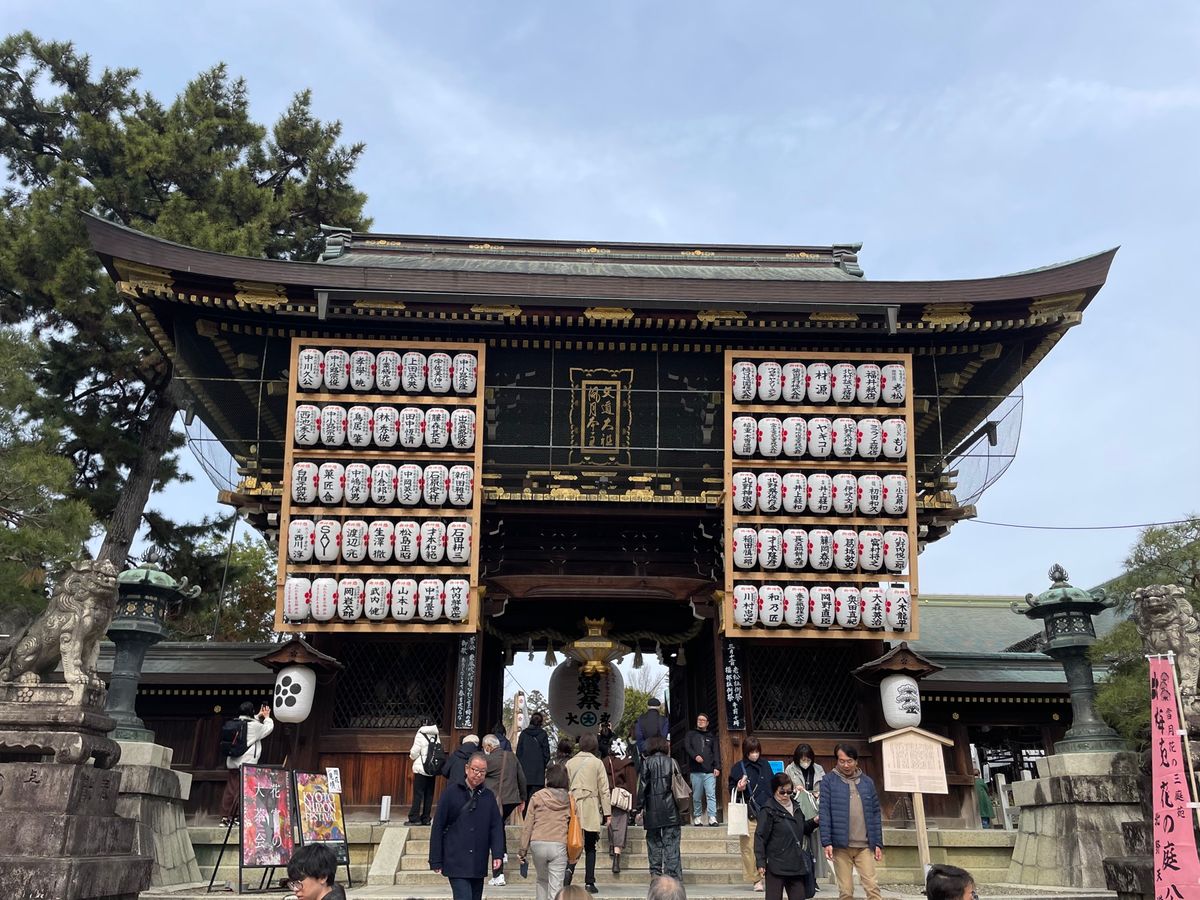 ランチの後は予定通りに北野天満宮の梅苑へ。入園料3,000円にはちょいと驚...