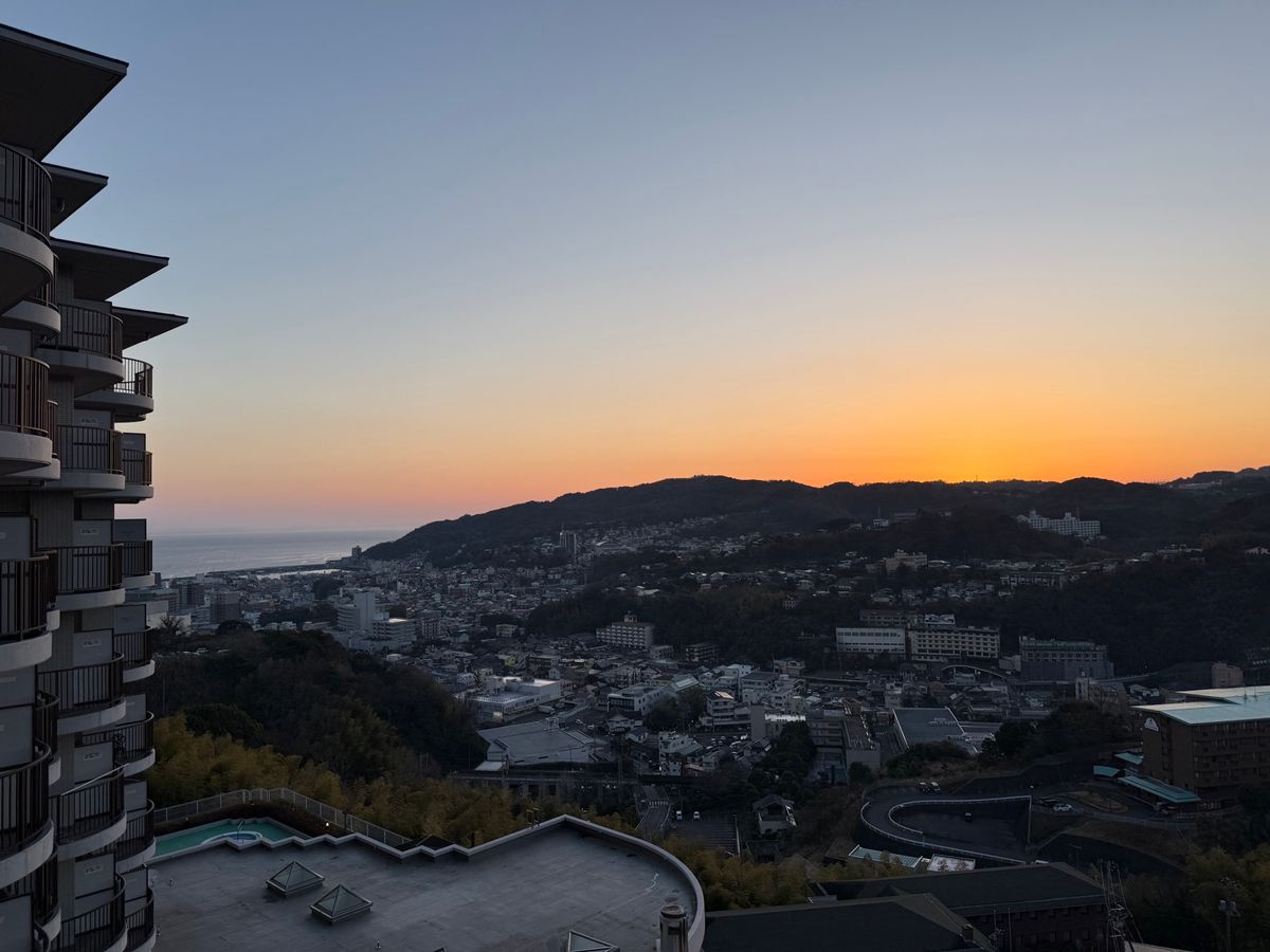 クリオ伊東8階から見える朝の景色。