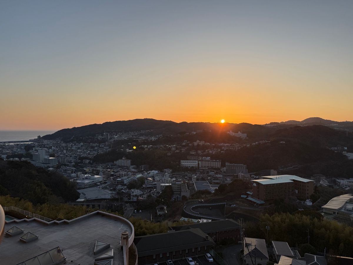 クリオ伊東8階から見える朝の景色。