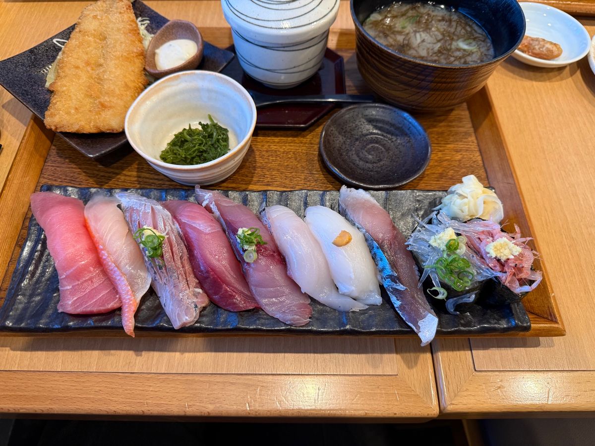 伊豆太郎川奈店
安定の美味しさ。地魚の寿司