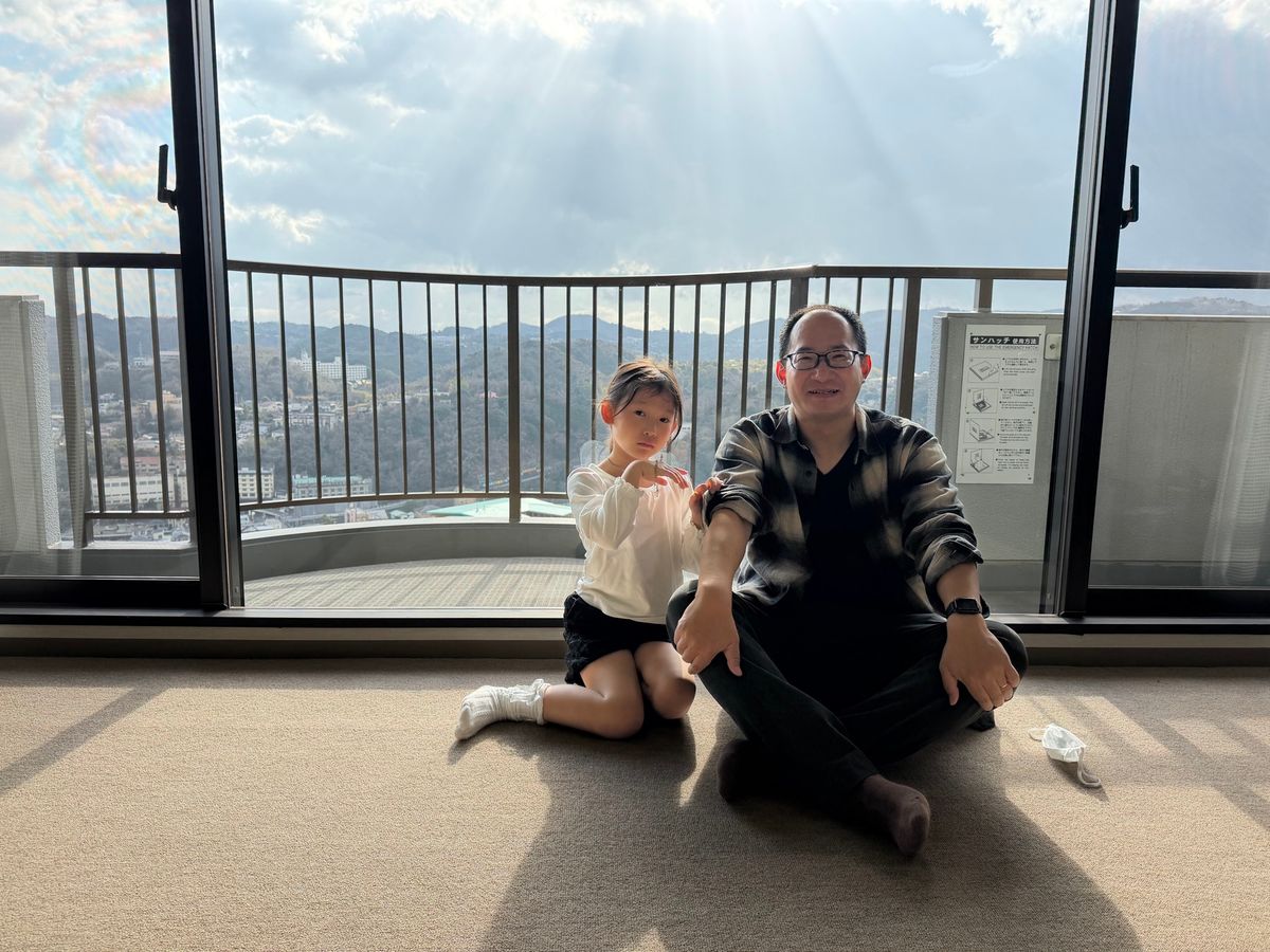 部屋で。もうかれこれ建ってから30年経つ。