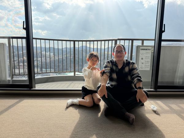 日本・静岡県「河津桜を見に伊東泊」の写真：部屋で。もうかれこれ建ってから30年経つ。