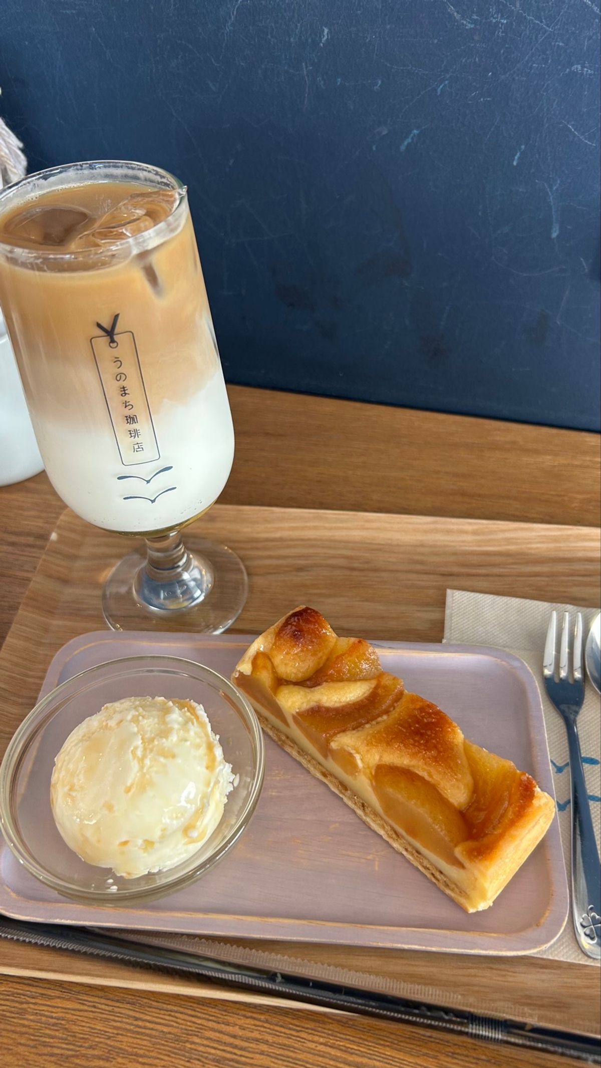 最終日の朝は、川沿いの桜並木へ🌸
満開になるまできっとあと少し。
それでも...