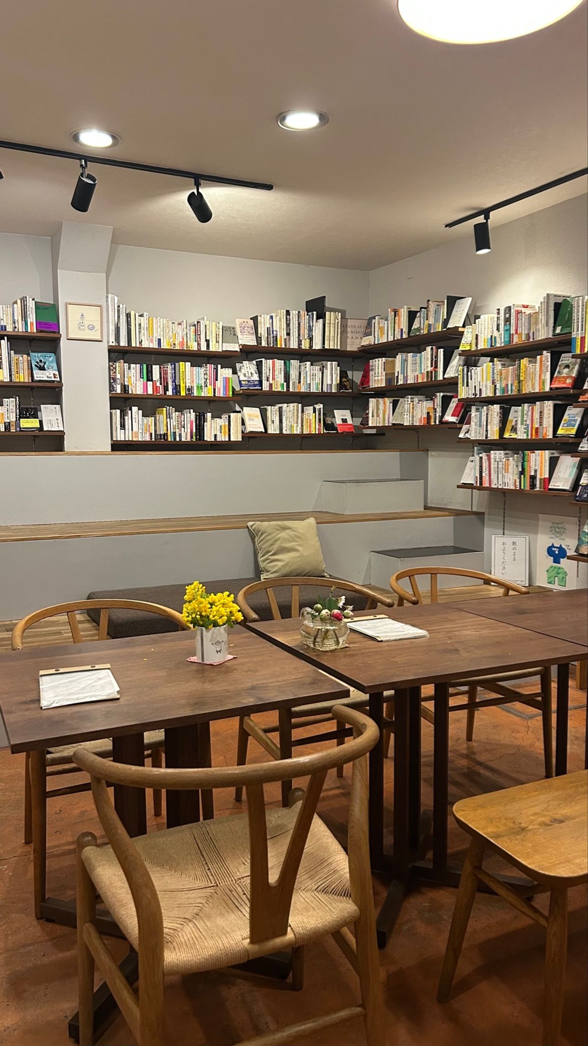 本屋 ルヌガンガへ📕
おしゃれな佇まいに、奥行の深さと美味しいのに安いドリ...