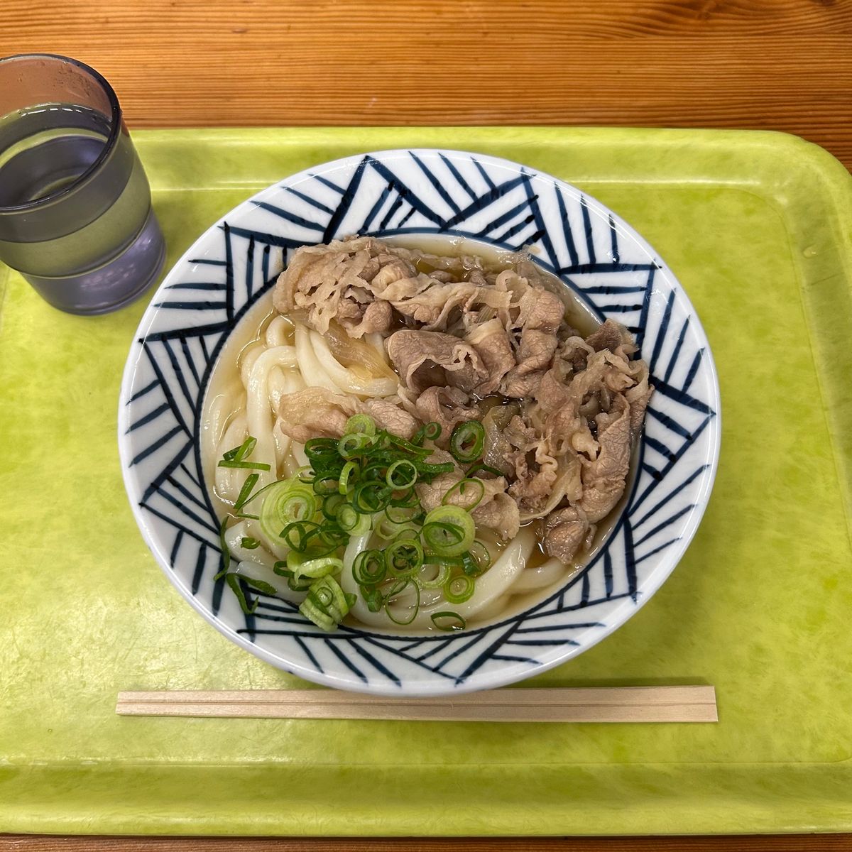 高松駅についてまずは、うどん◥█̆̈◤࿉∥
住宅街の中に並んでいたうどん。...