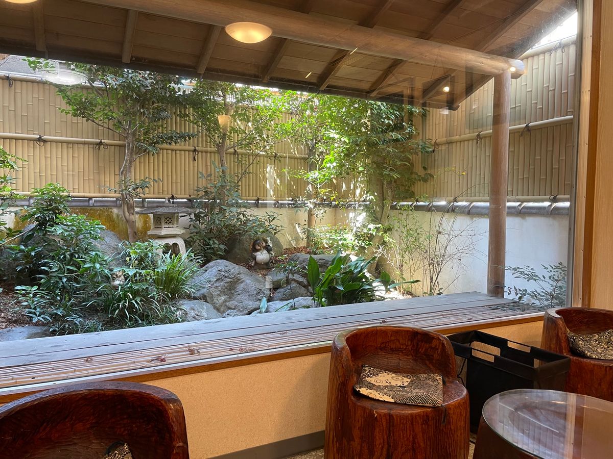 浜大津近くの老舗の和菓子屋でこちらのお店の名物力餅をいただきました。