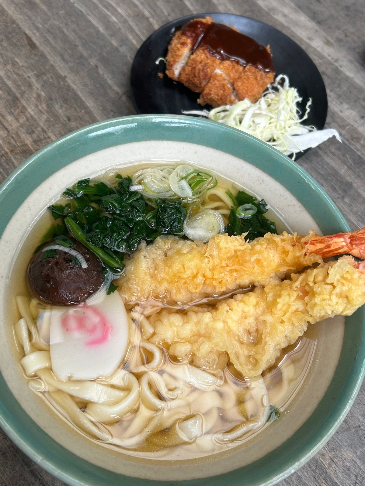 昼食は境内にある宮きしめんで。
私は味噌煮込みうどんより、こっちの方が好き...