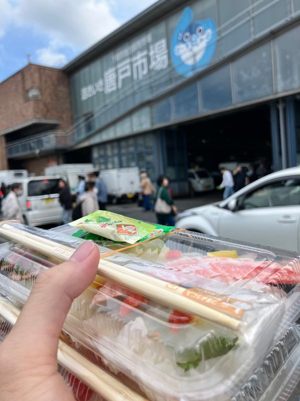 日本・山口県「家族旅行/山口」の写真：唐戸市場
お目当てのウチワ海老の握りを。...