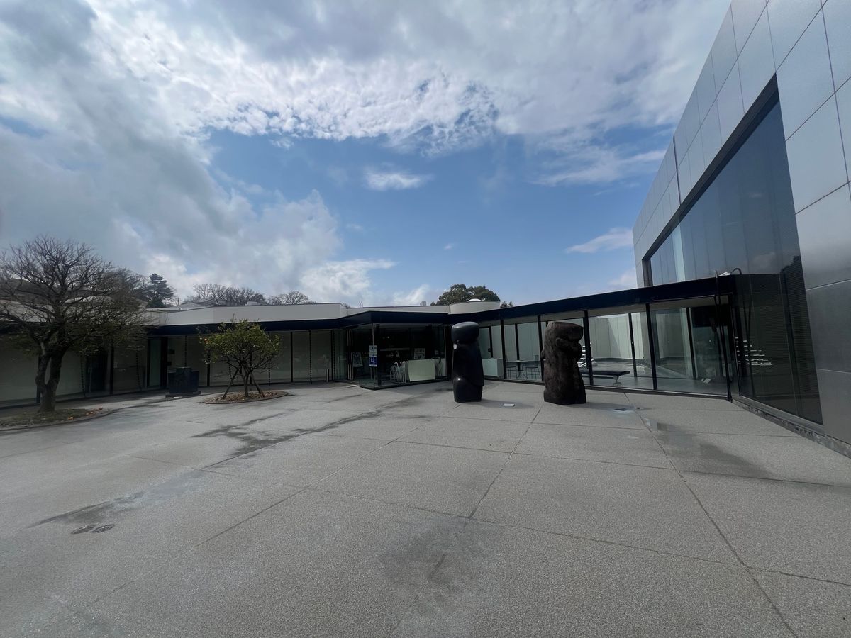 大室山のお鉢巡りをするために、
掛川から伊東に移動したが、あいにくの雨だっ...