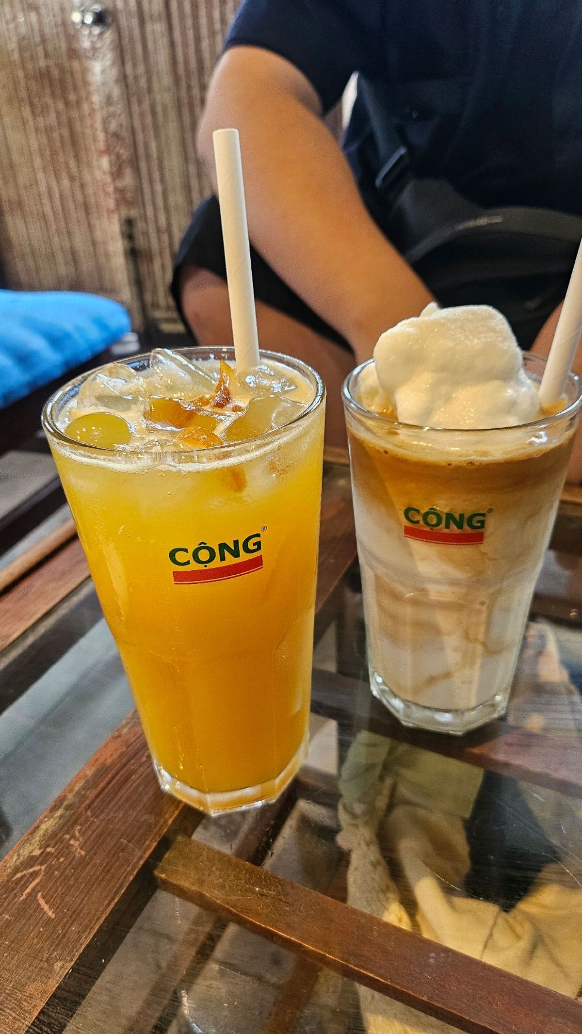 ピンクの教会の目の前の有名人気カフェ☕
ココナッツコーヒーが甘くて美味しかった💓