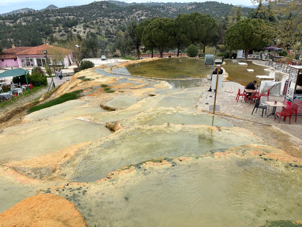 パムッカレ　Karahayıt Kırmızı Su Kırmızı Su...