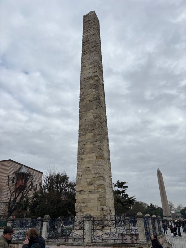 トルコ・イスタンブール「トルコ旅行」の写真：イスタンブール　ブルーモスク前の広場
昔...