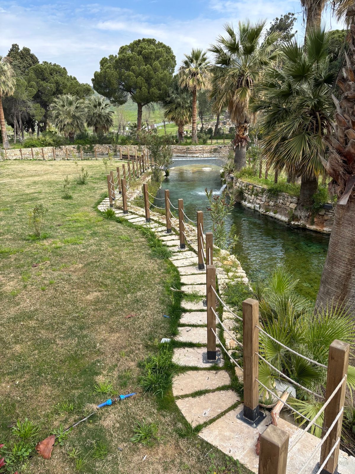 パムッカレ　Cleopatra Antique Pools
閉鎖中
中に遺...