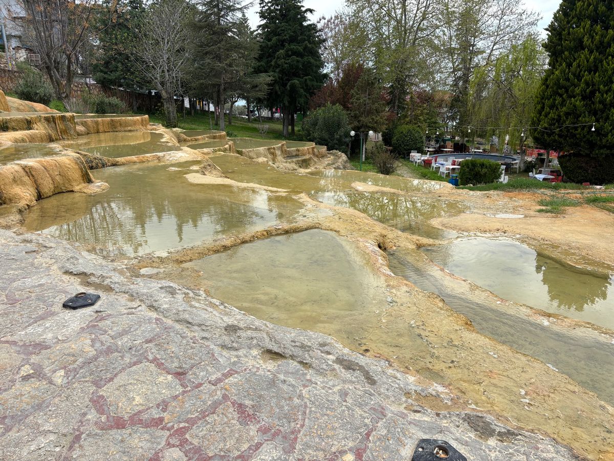 パムッカレ　Karahayıt Kırmızı Su Kırmızı Su...