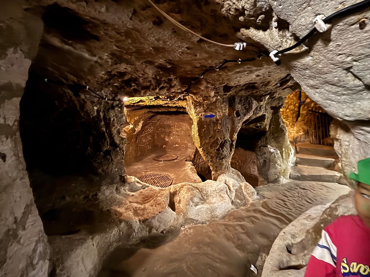 カッパドキア　デリンクユ地下都市
地下7階まであるそうです
中はひんやりし...