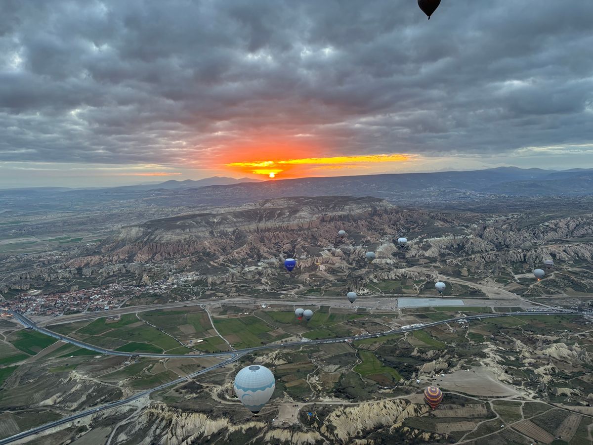 カッパドキア　気球ツアー
前日には10%と言われてましたが、
無事飛べました