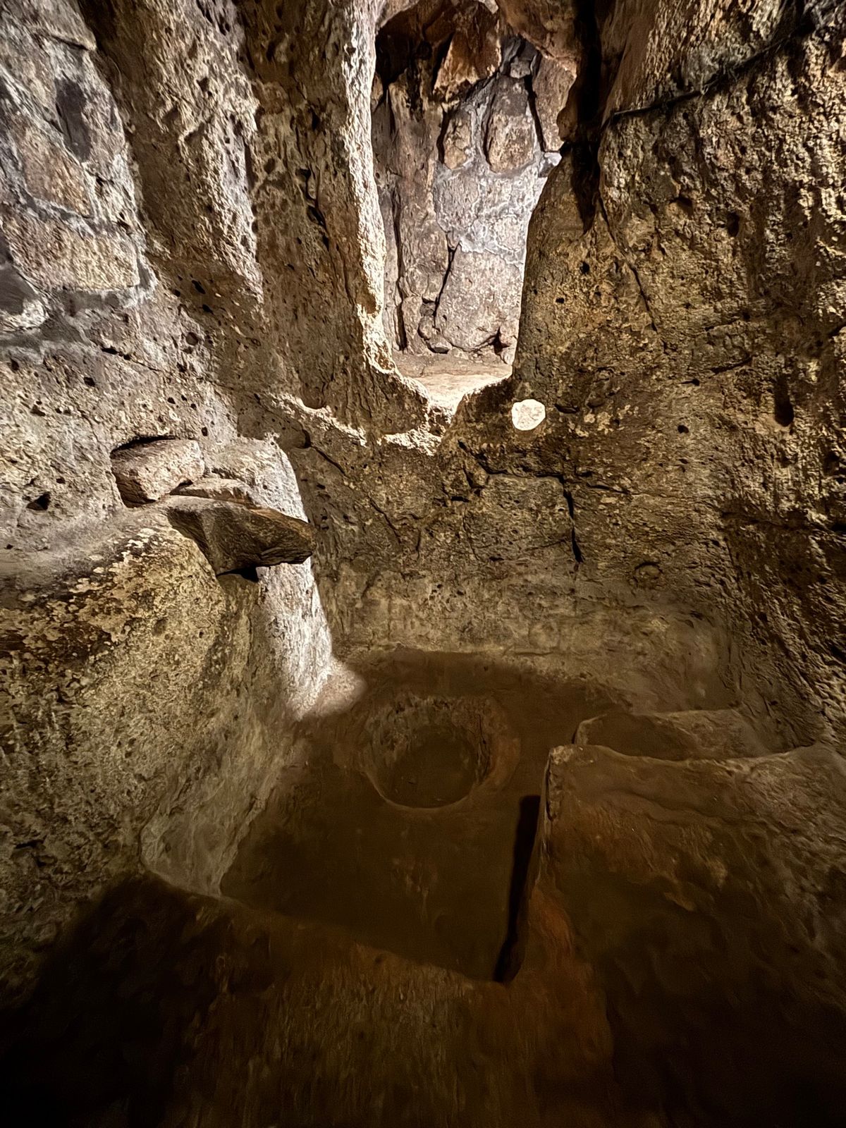 カッパドキア　デリンクユ地下都市
地下7階まであるそうです
中はひんやりし...