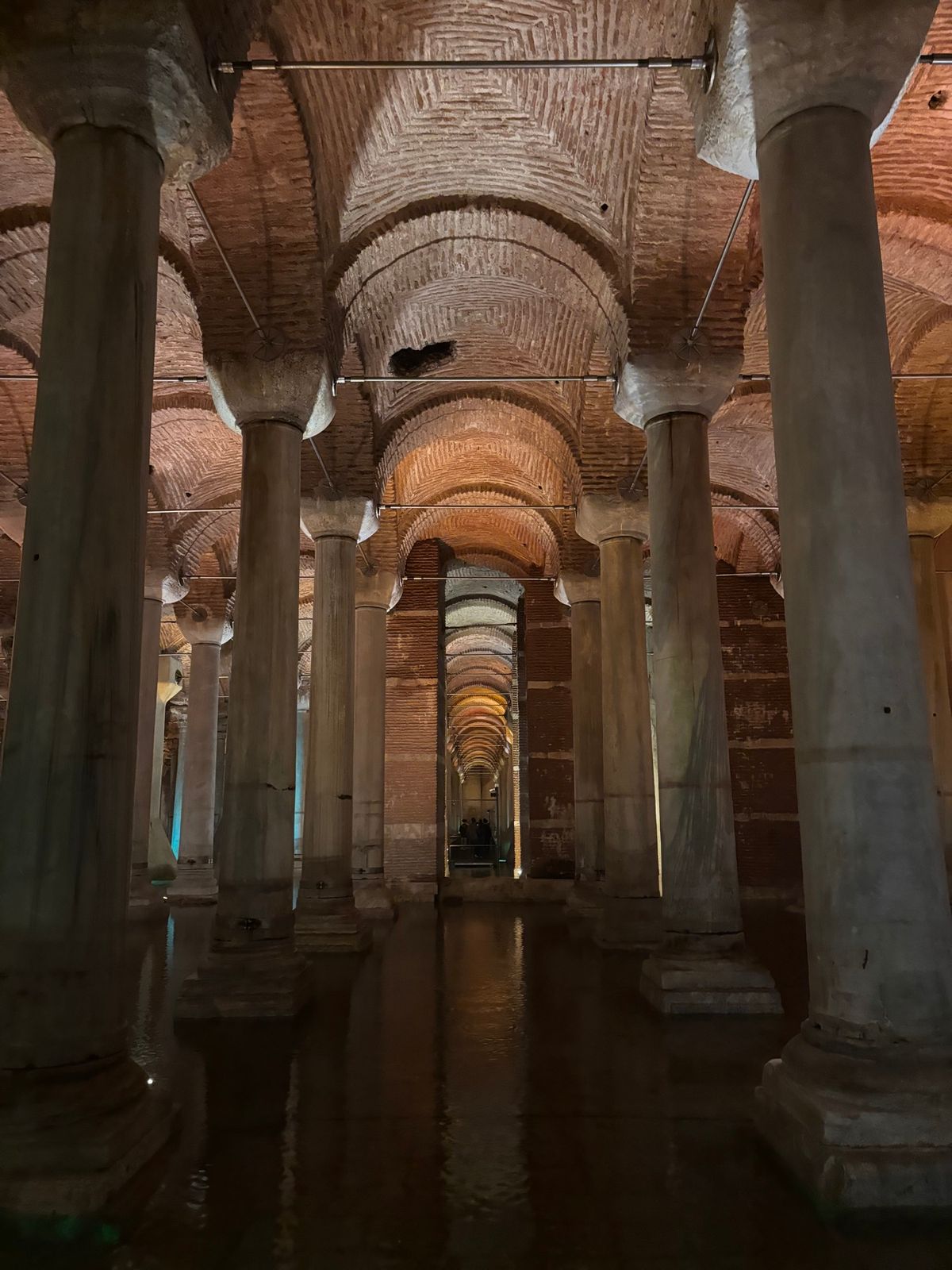 イスタンブール　地下宮殿
柱の下のメデューサが逆さまに設置してあります