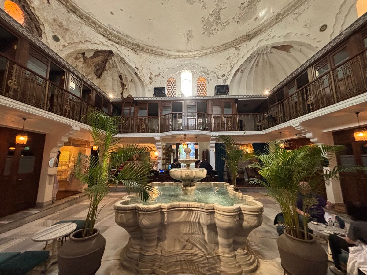 イスタンブール　Cağaloğlu Hamamı
三百年前から続く歴史のあ...