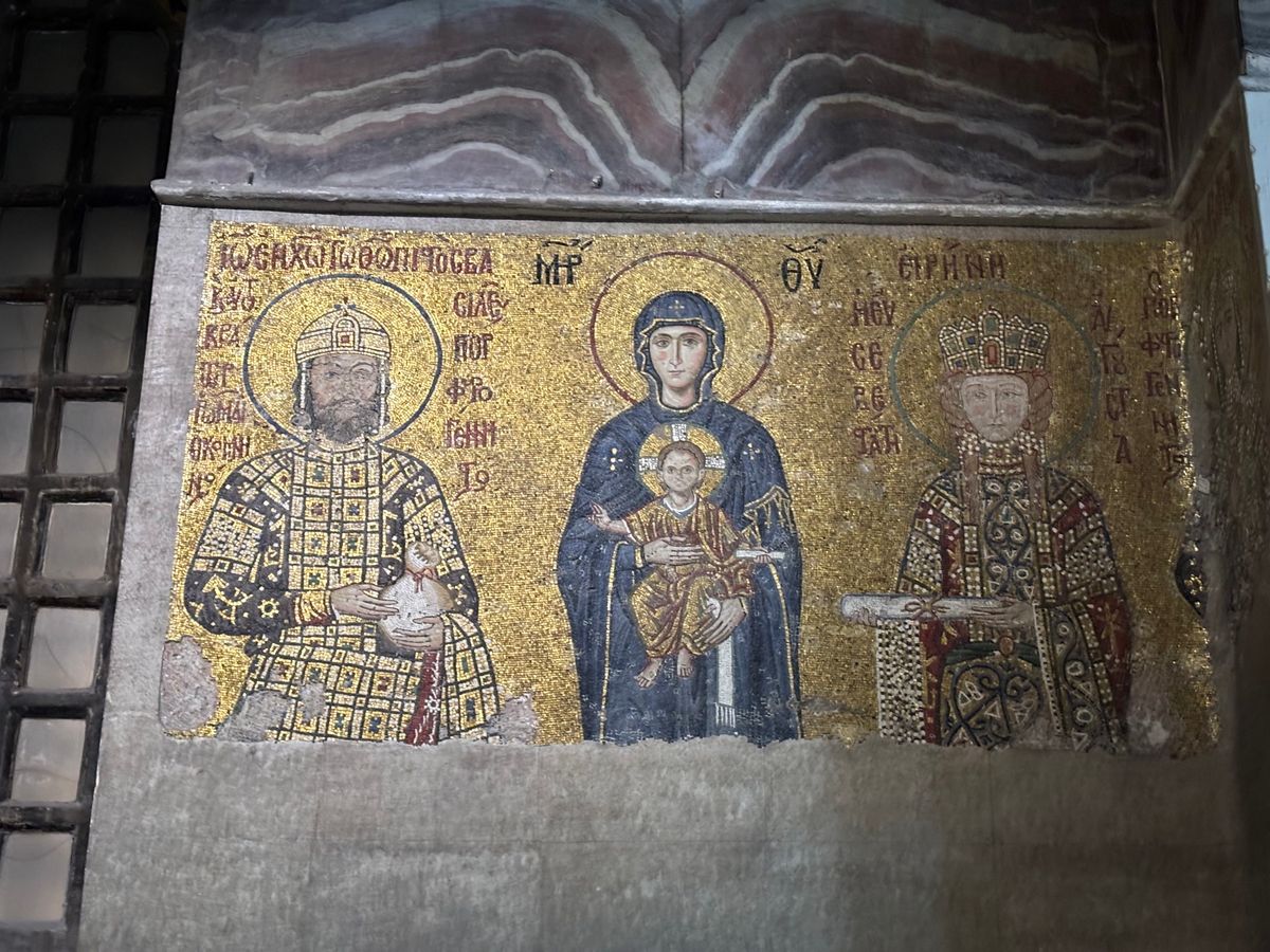 イスタンブール　アヤソフィア
ところどころにキリスト教の遺構があります