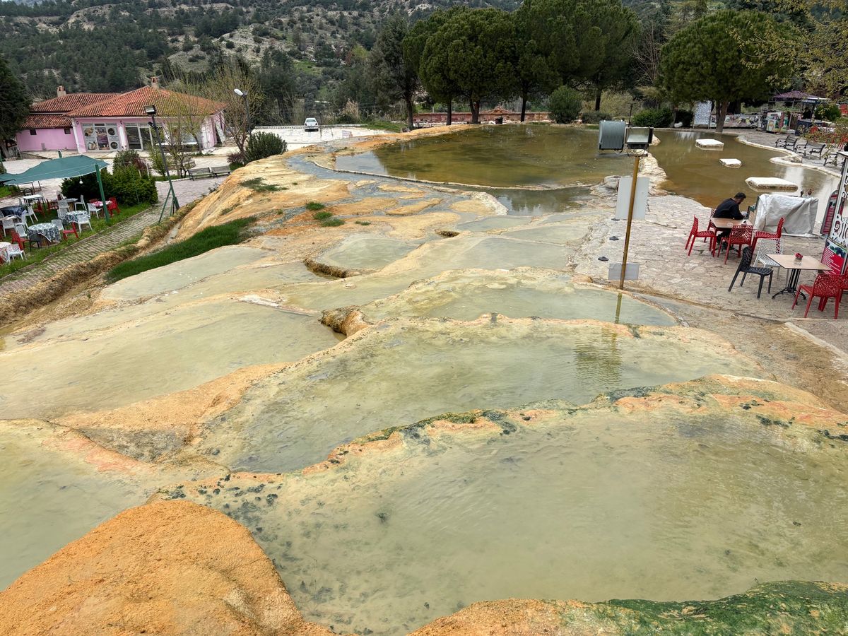 パムッカレ　Karahayıt Kırmızı Su Kırmızı Su...