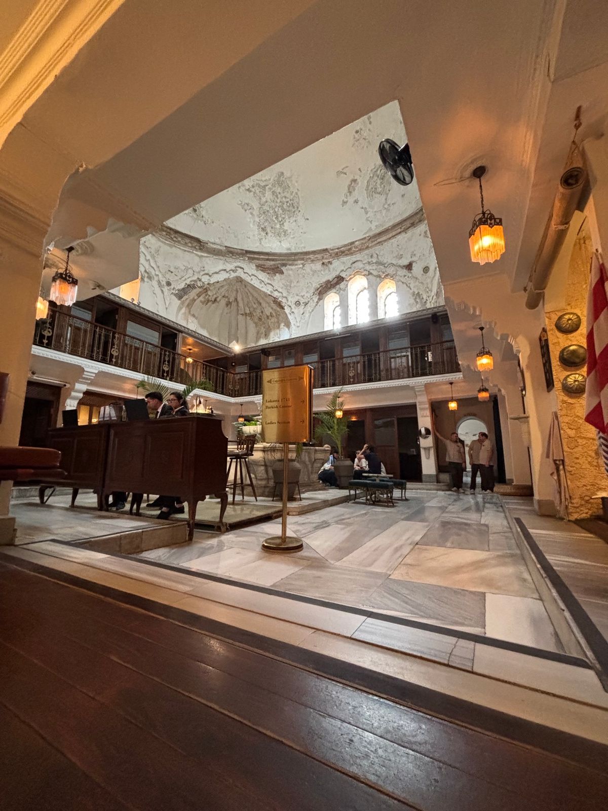 イスタンブール　Cağaloğlu Hamamı
三百年前から続く歴史のあ...