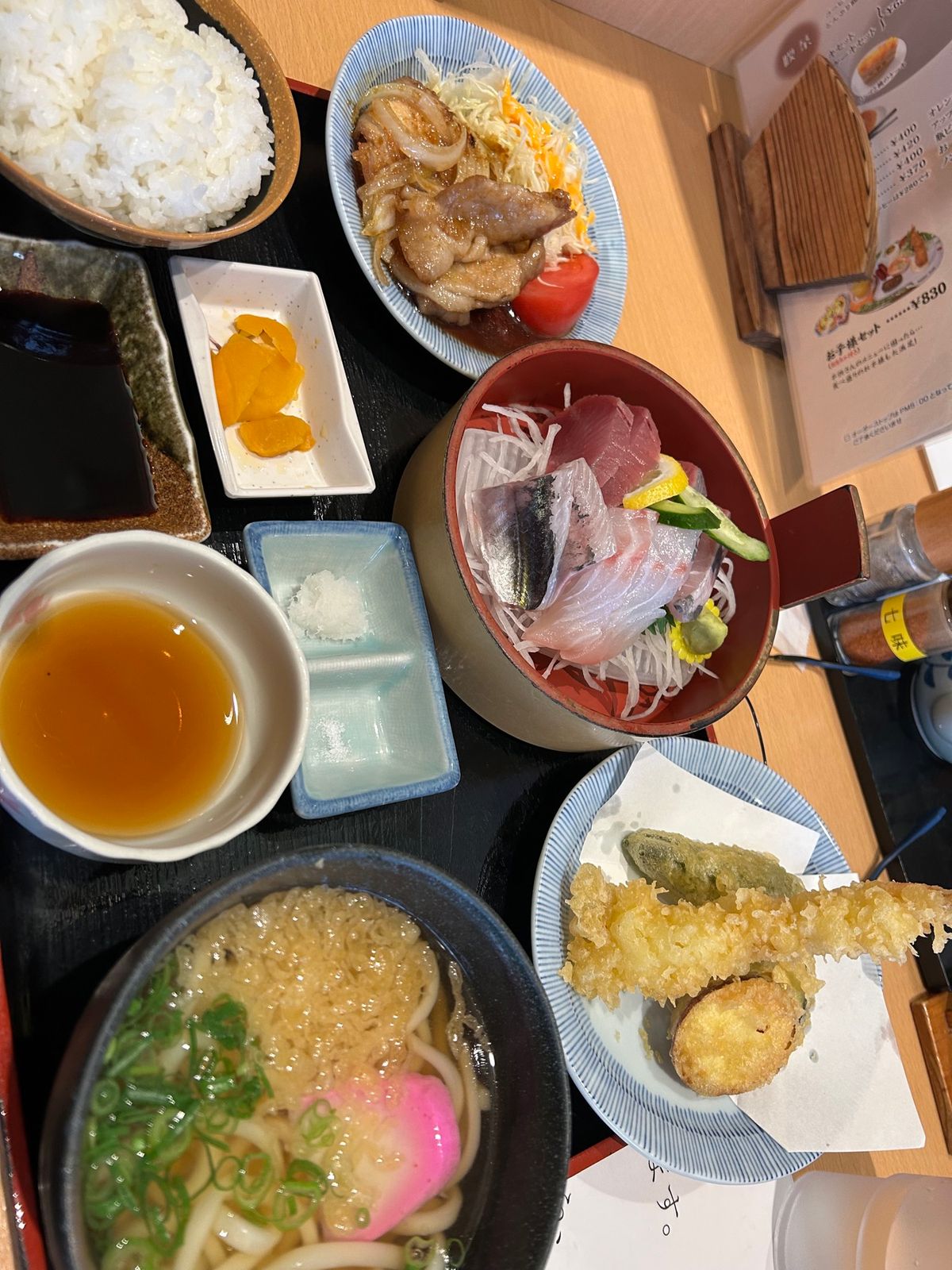 道の駅で昼食、刺身うまし、