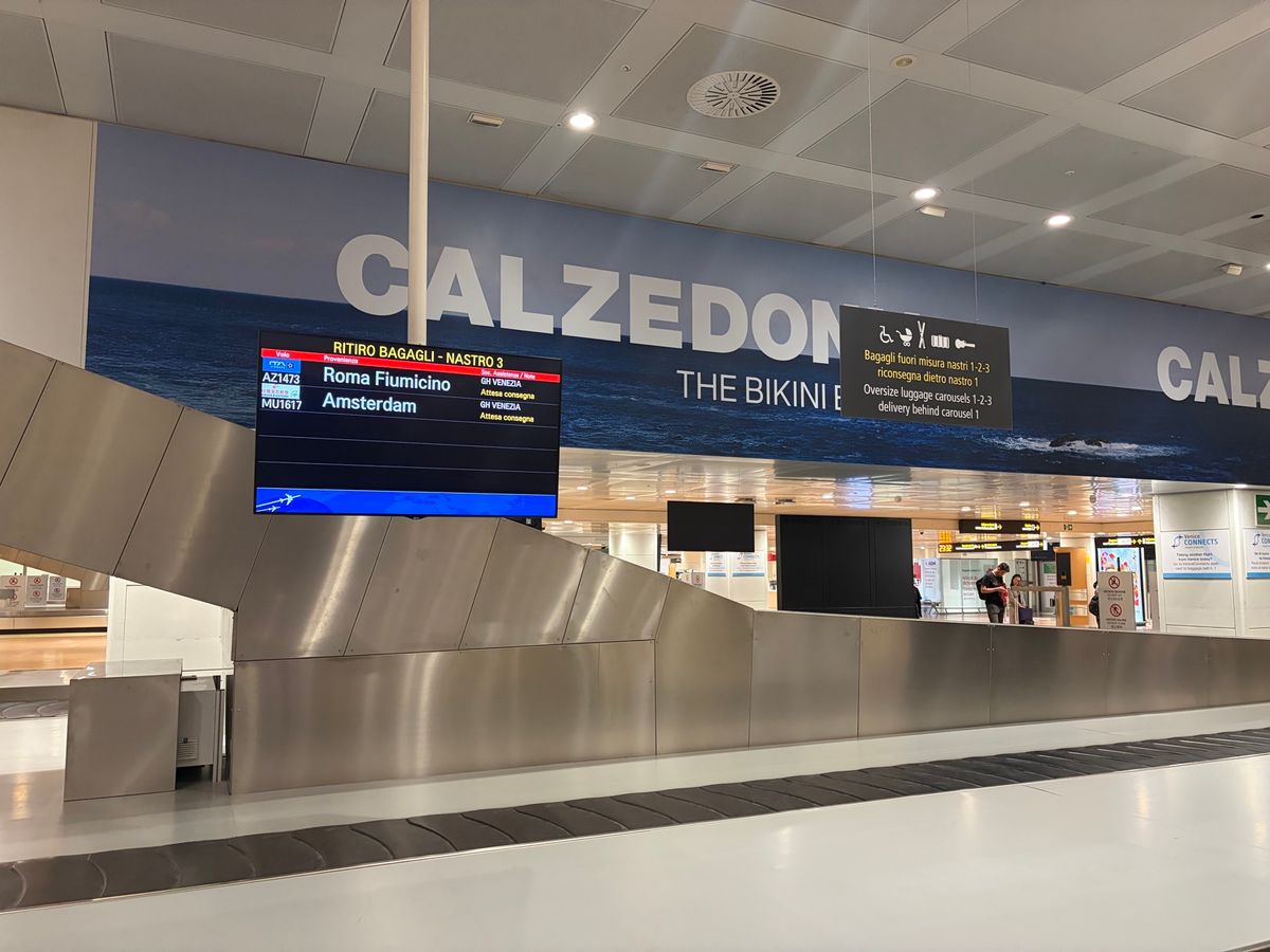 初めてのイタリア・フランスへの旅行。羽田空港からITAで。ローマを中継して...