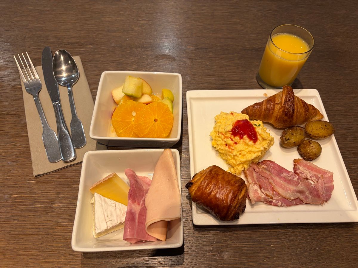 パリのホテルで最後の朝ごはん。