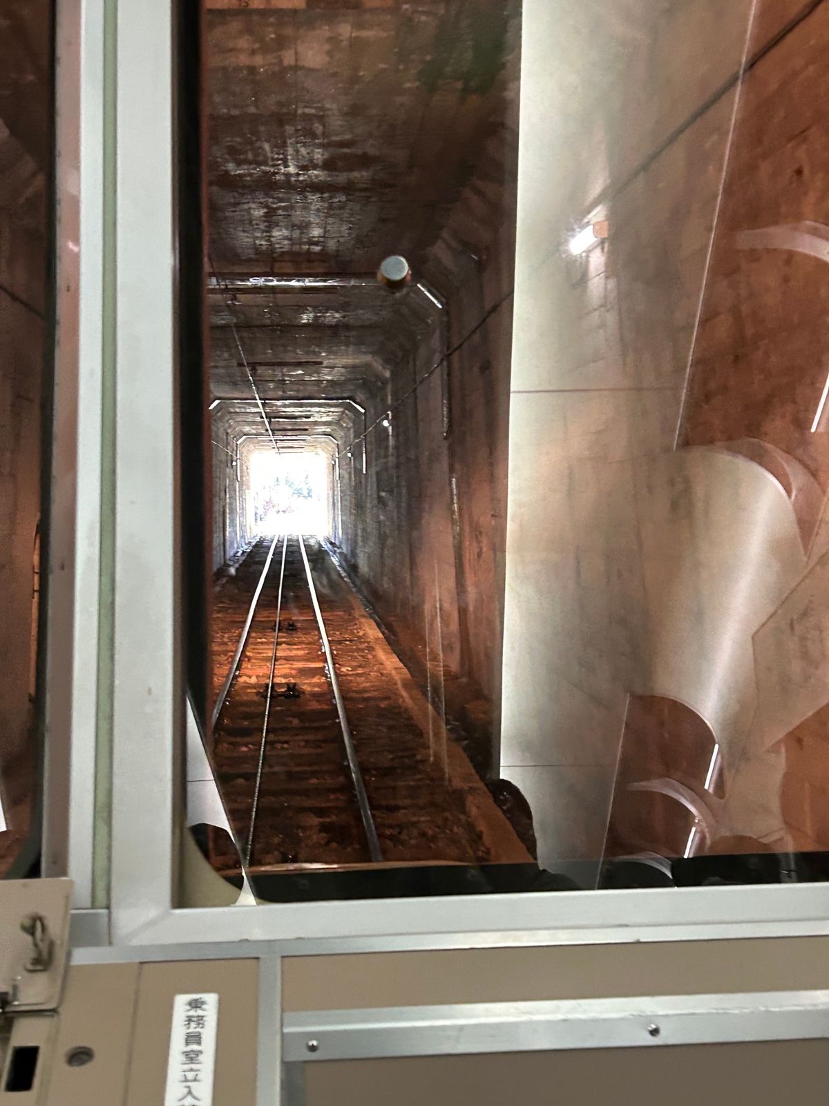 ケーブルカーで山頂へ