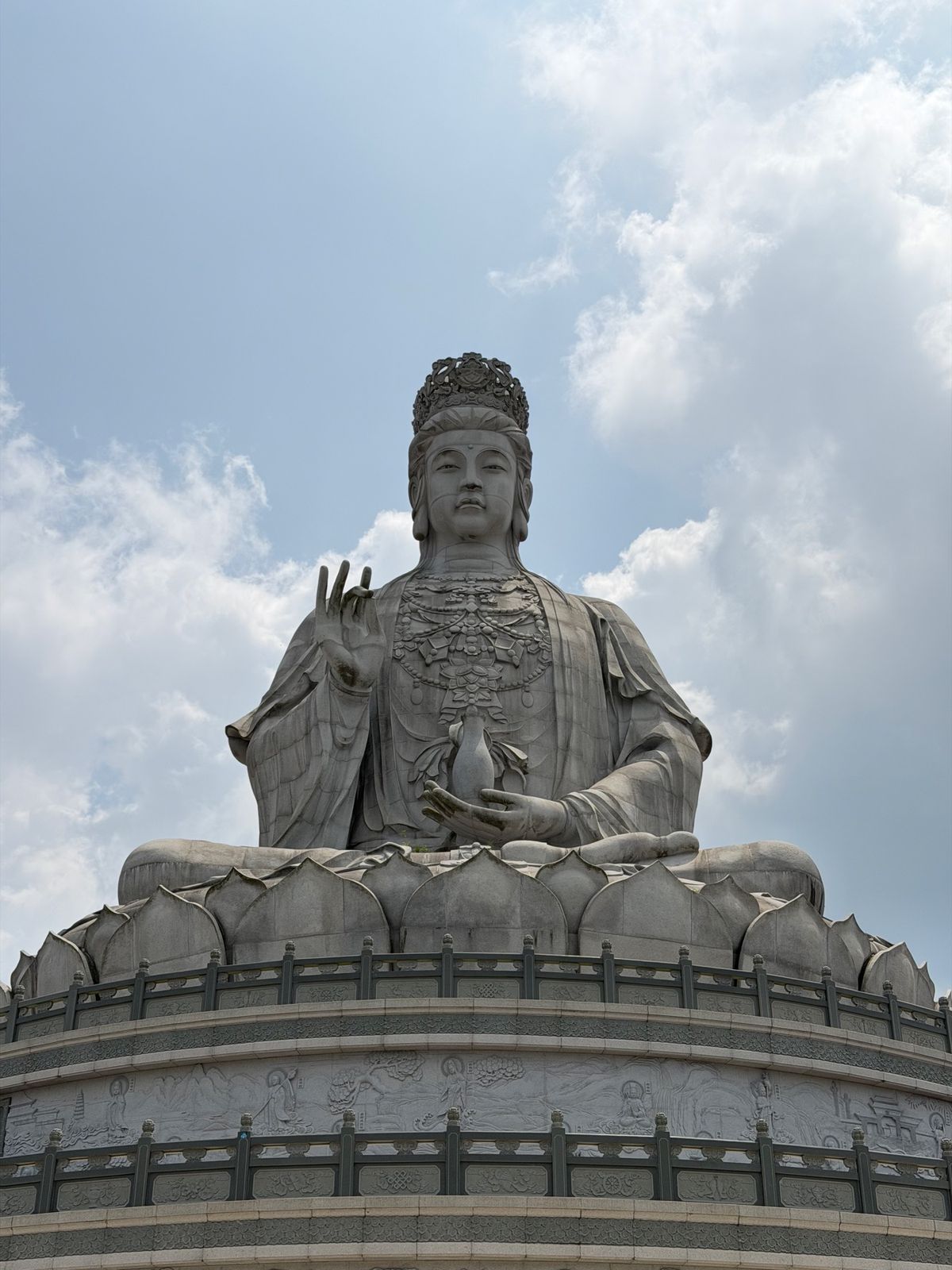 東莞の山を登ったら素敵な仏像様がいました。