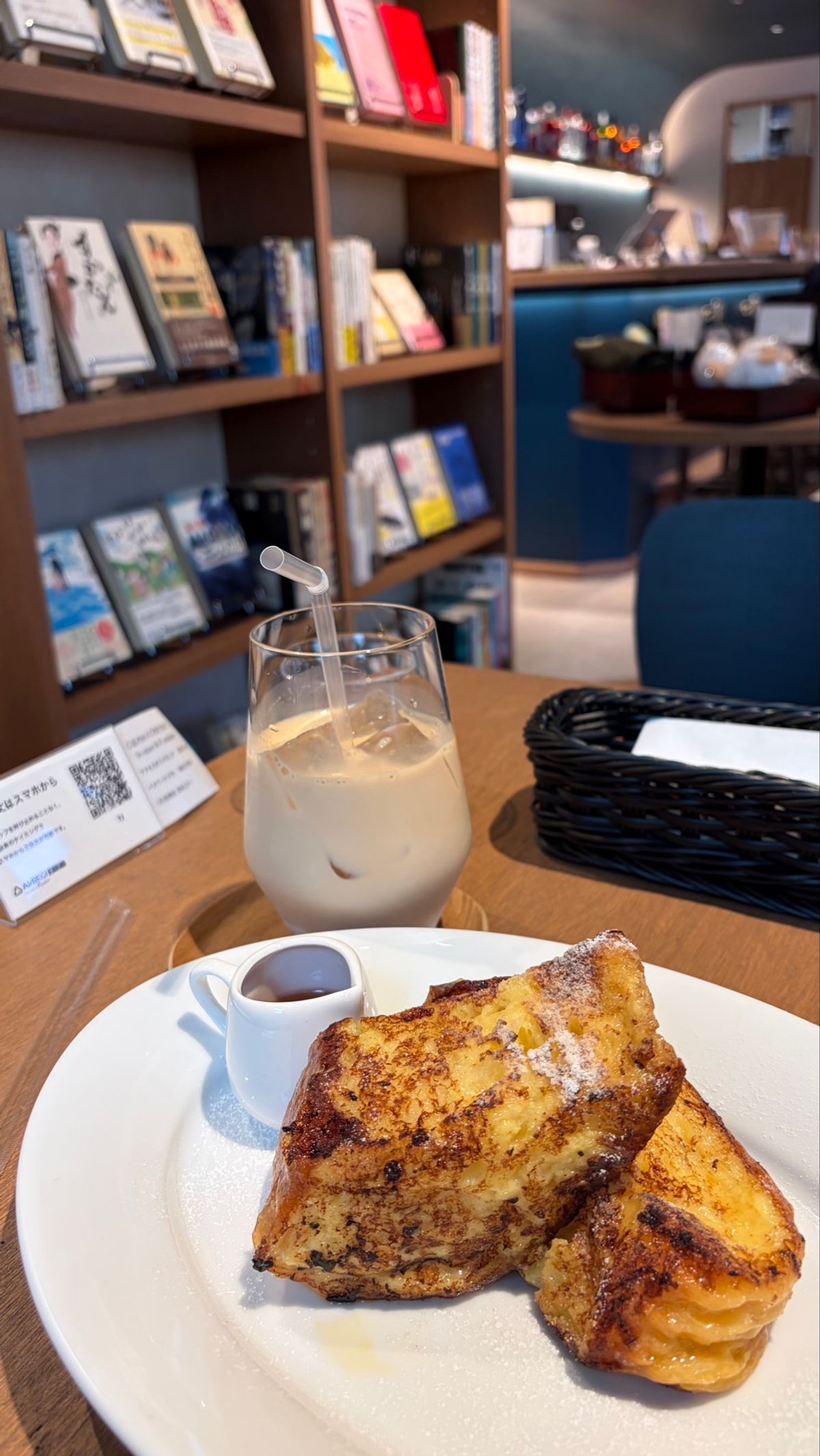 本屋さん巡り📕
個人書店さんは月火がお休みが多くて、4分の1くらいしか行け...