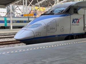 KTXに乗って釜山へ
ベーグル食べて休憩