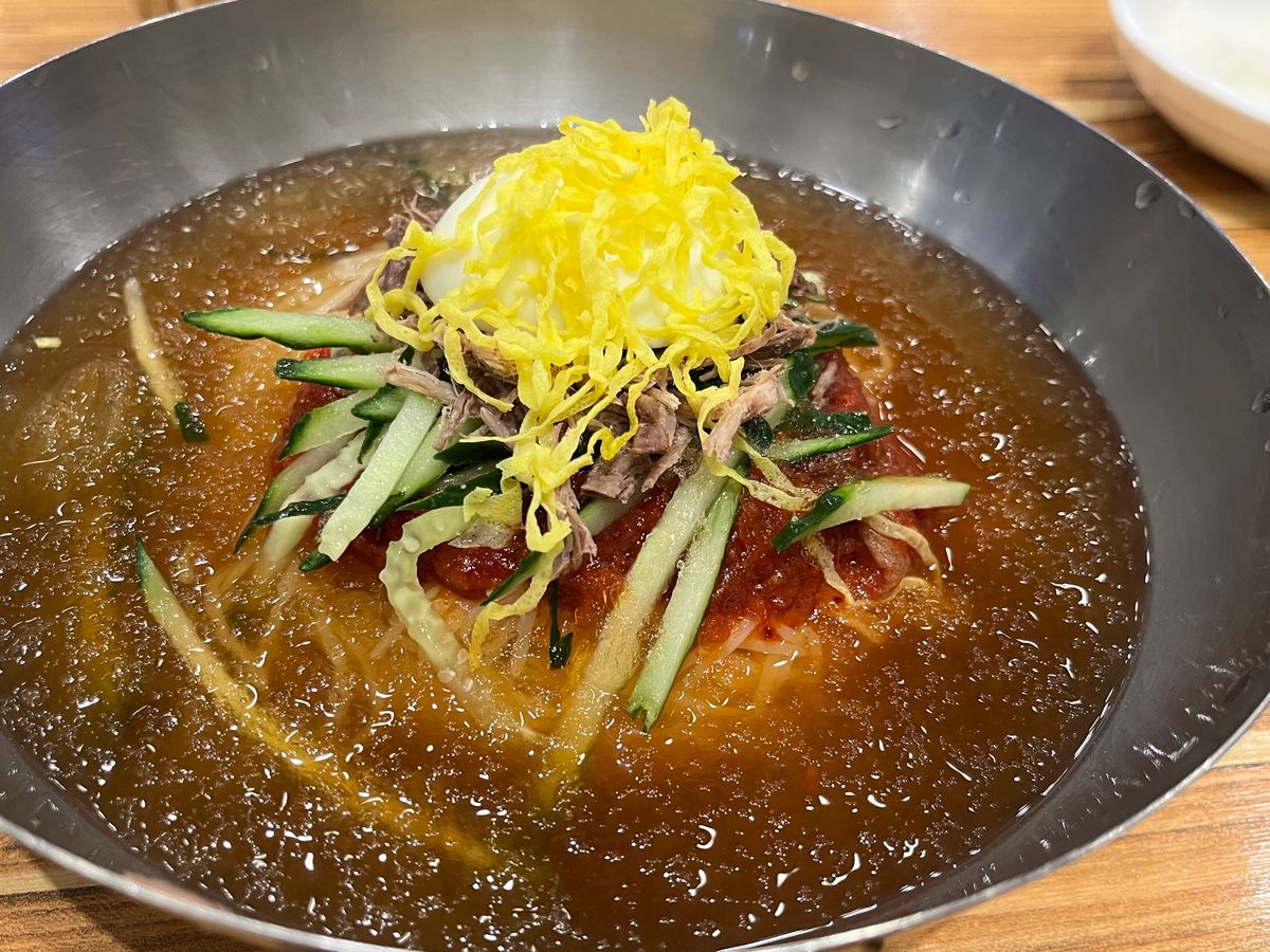マンゴーカフェとミルミョン、ピンクグレープジュース
マンゴーカフェのお店は...