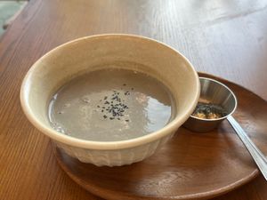 黒豆お茶のようなもの、お店の方とお話
レモンムースケーキ以外