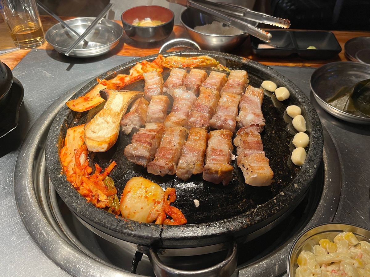 旅行初日、久しぶりに公演繋がりの韓国のお友達に会い一緒に観劇、からのサムギ...