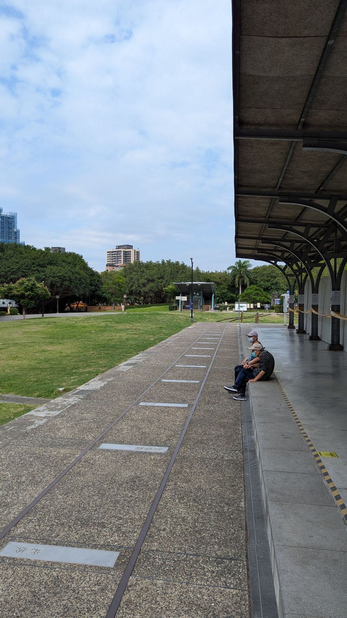 旧新北投駅舎。線路とか一部を残しつつ、緑が多い公園になっているので、地元の...