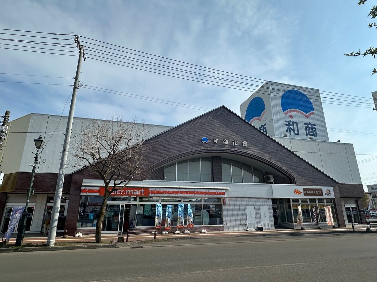 釧路空港、釧路駅、釧路和商市場での勝手丼