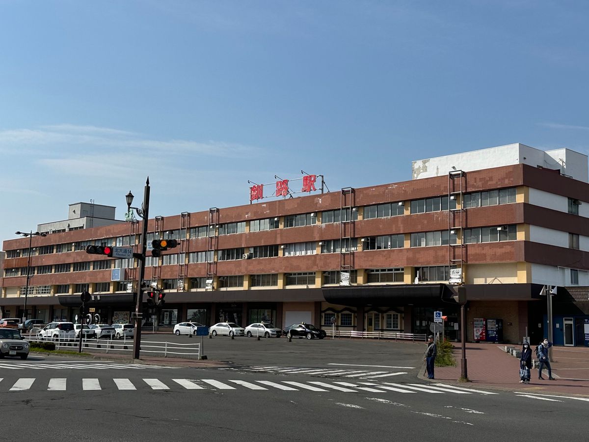 釧路空港、釧路駅、釧路和商市場での勝手丼