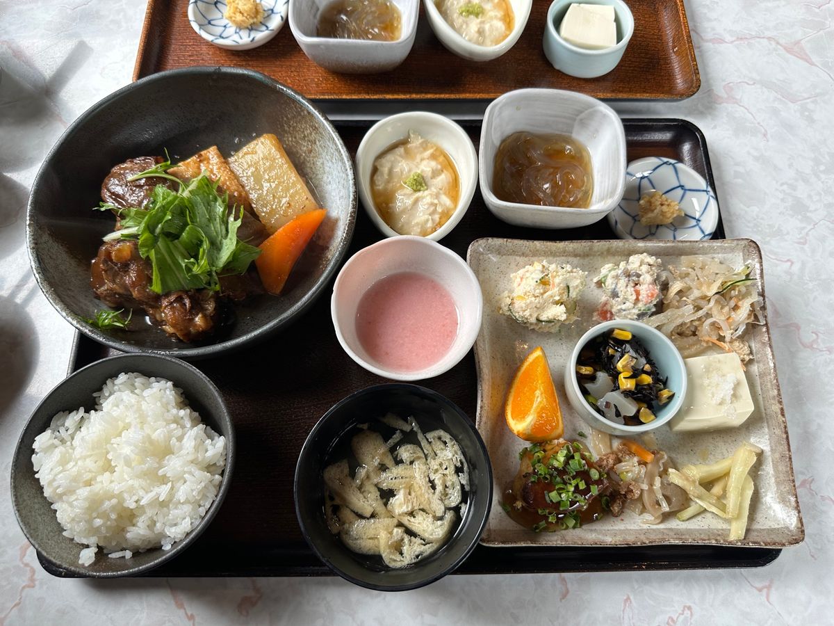 22日
当日欠航もありやっと辿り着けた奄美大島
二日酔いを島豆腐定食で癒す...