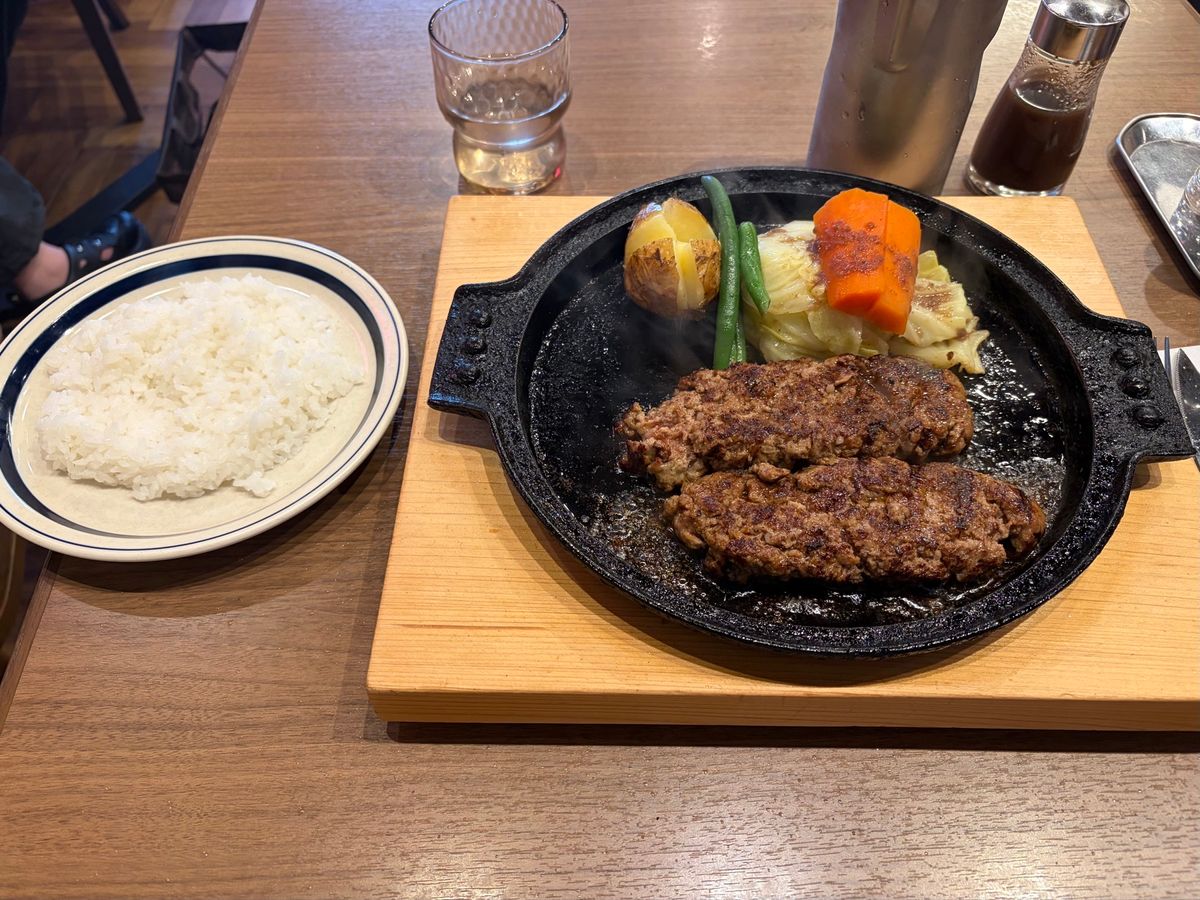葛西臨海公園から駒込まで移動して、ランチは六義園近くにあるグリルＫ。人気店...