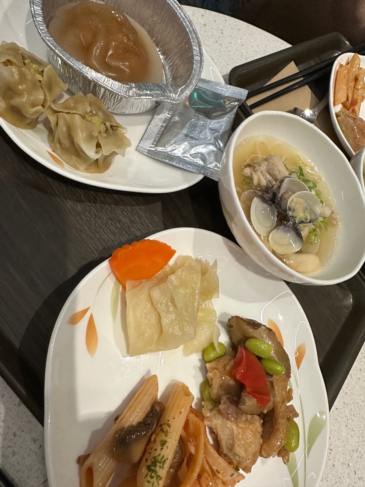 今回の台湾ラストランチ
エバー航空のラウンジはフードも美味しく快適でした