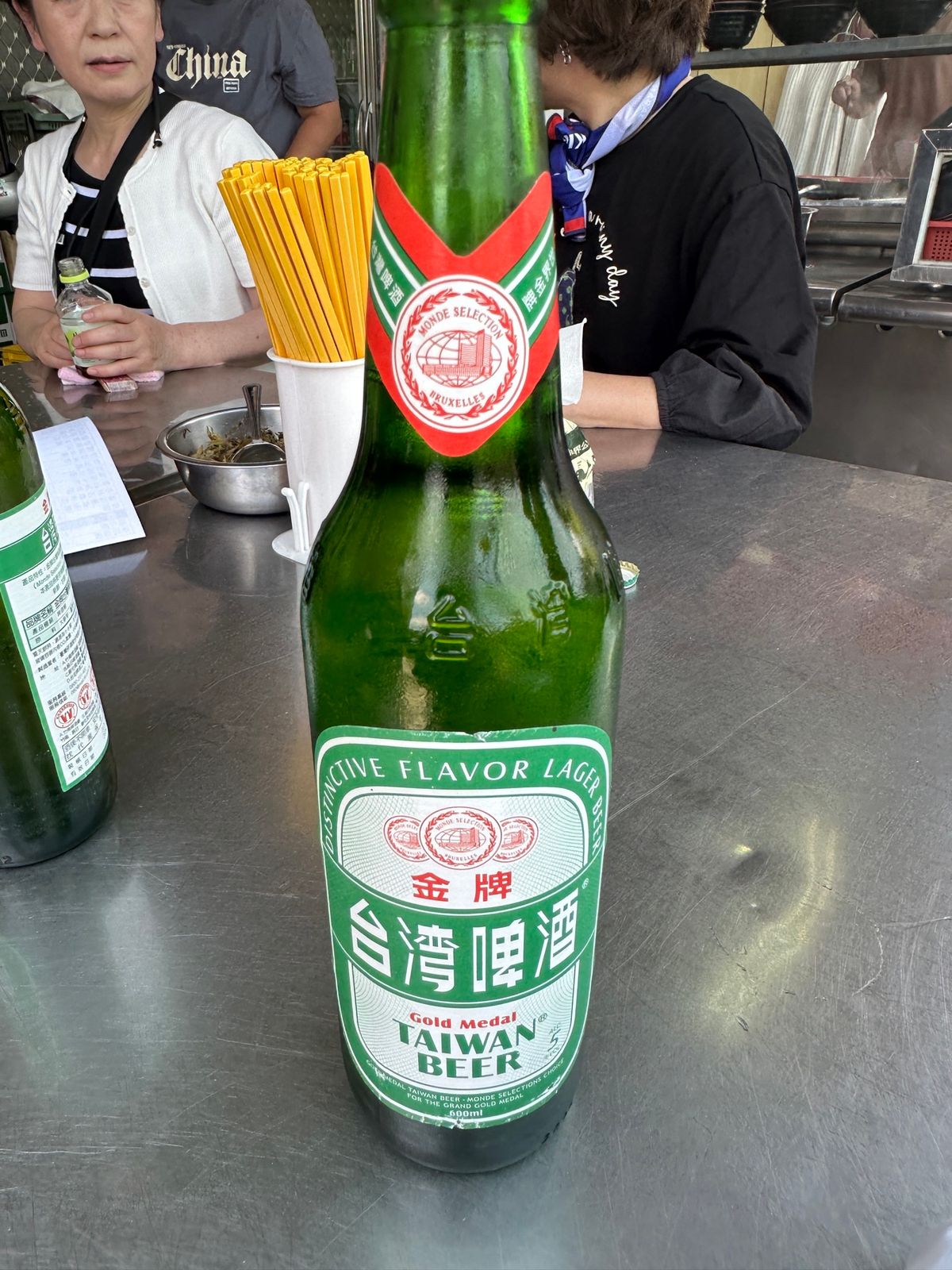 河邊牛肉麵店のメニュー、ビールはコンビニとほぼ変わらない金額😋